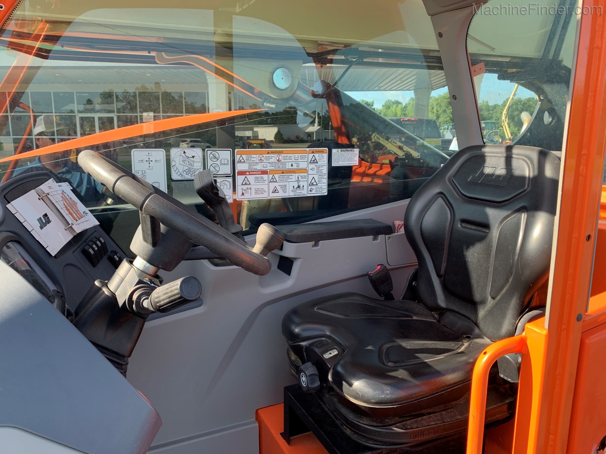 2019 JLG 943 Image 9