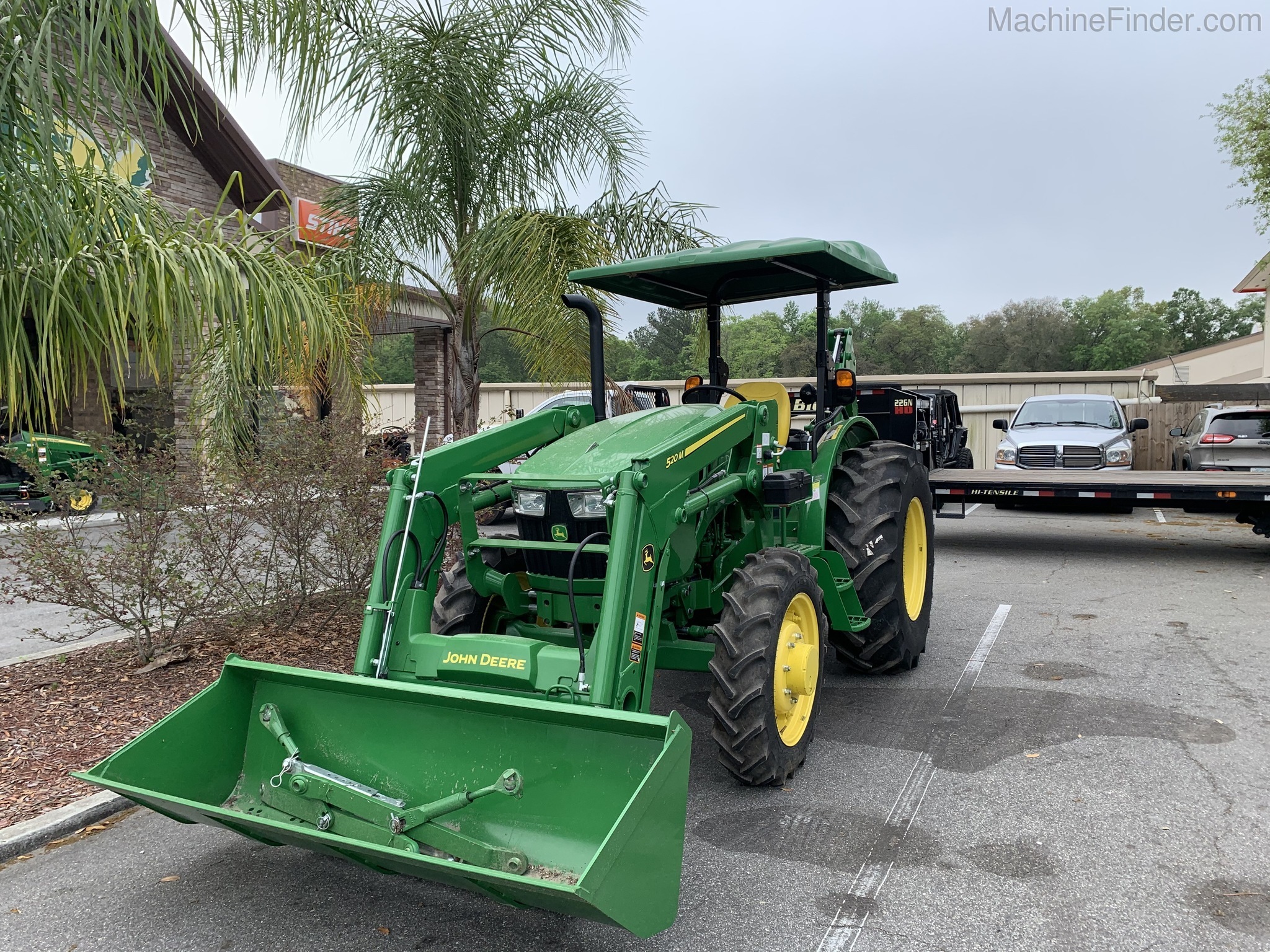 2020 John Deere 5045E Image 3