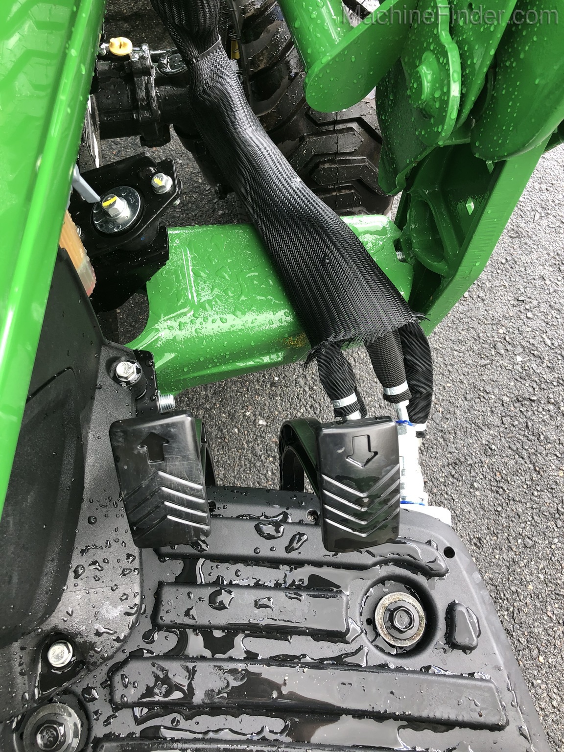 2020 John Deere 1023E Image 6