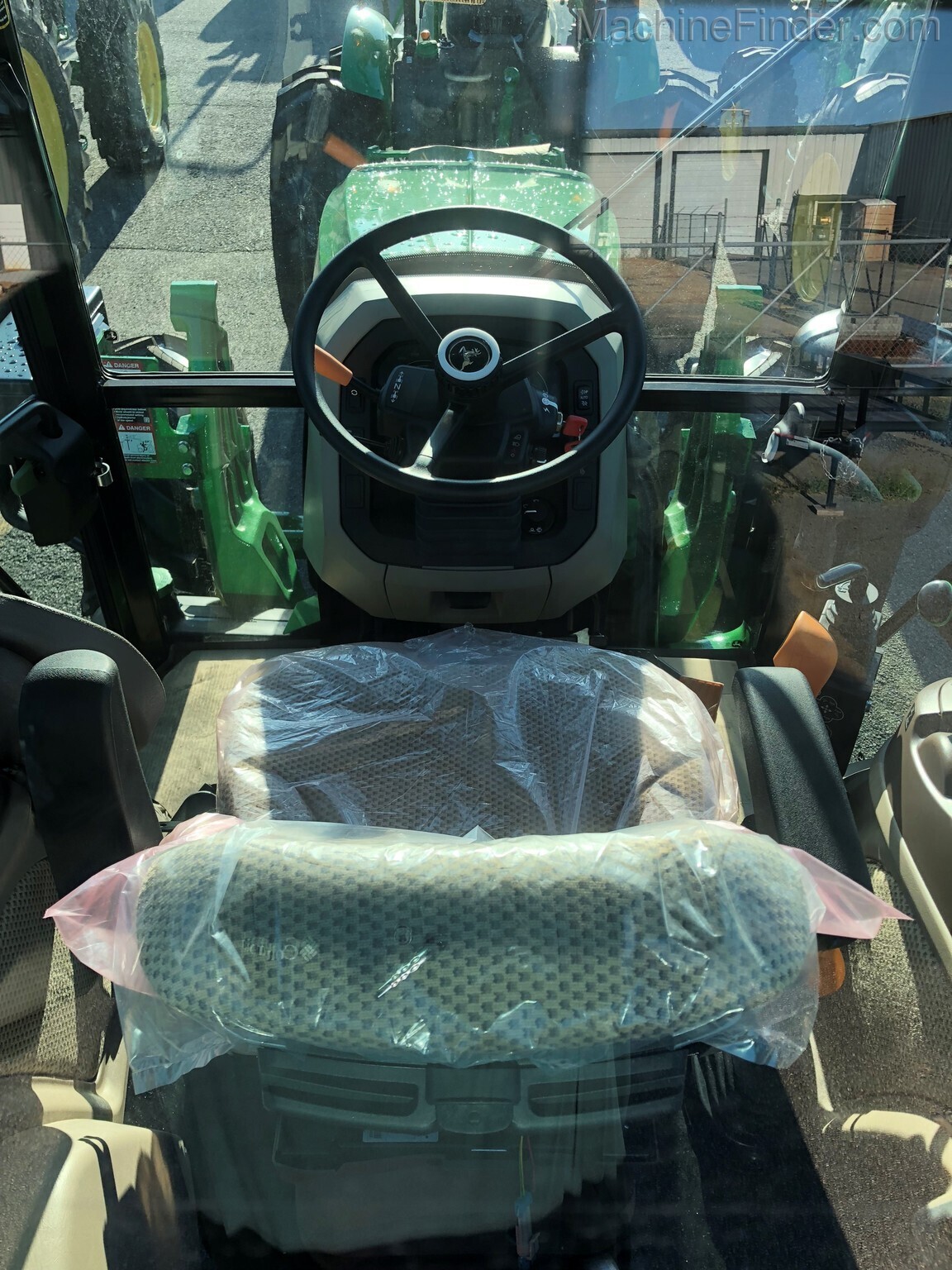 2020 John Deere 5115M Image 4