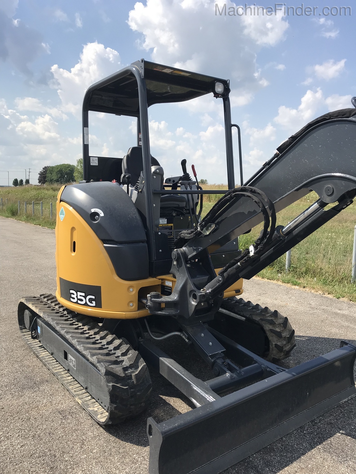 2020 John Deere 35G Image 4