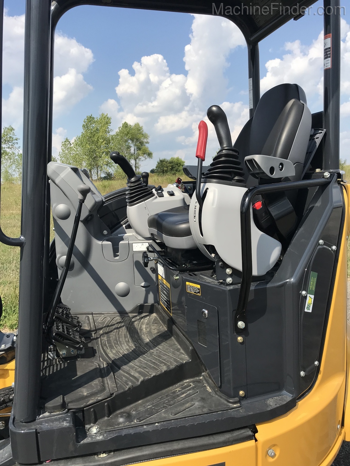 2020 John Deere 35G Image 6