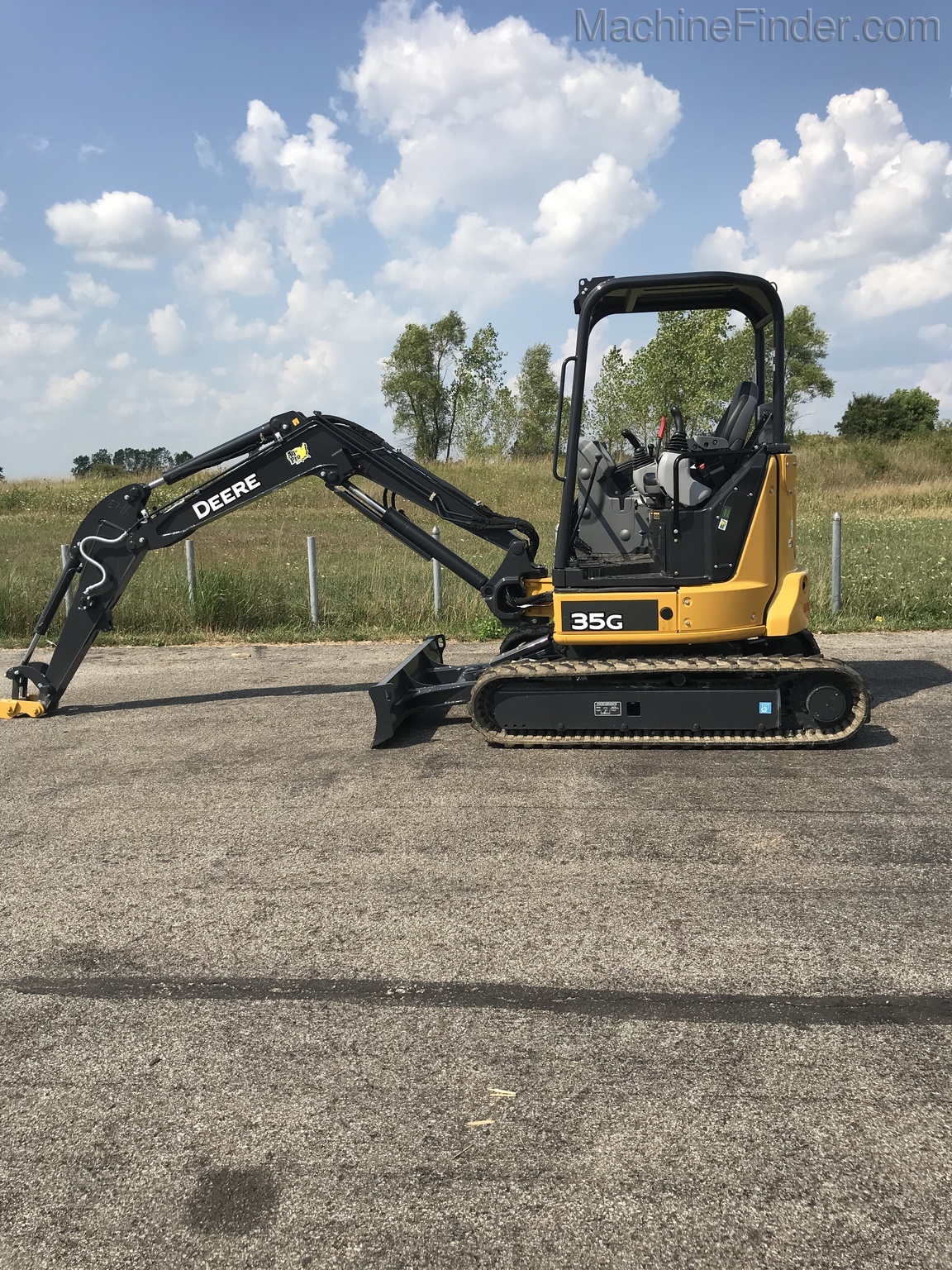 2020 John Deere 35G Image 8