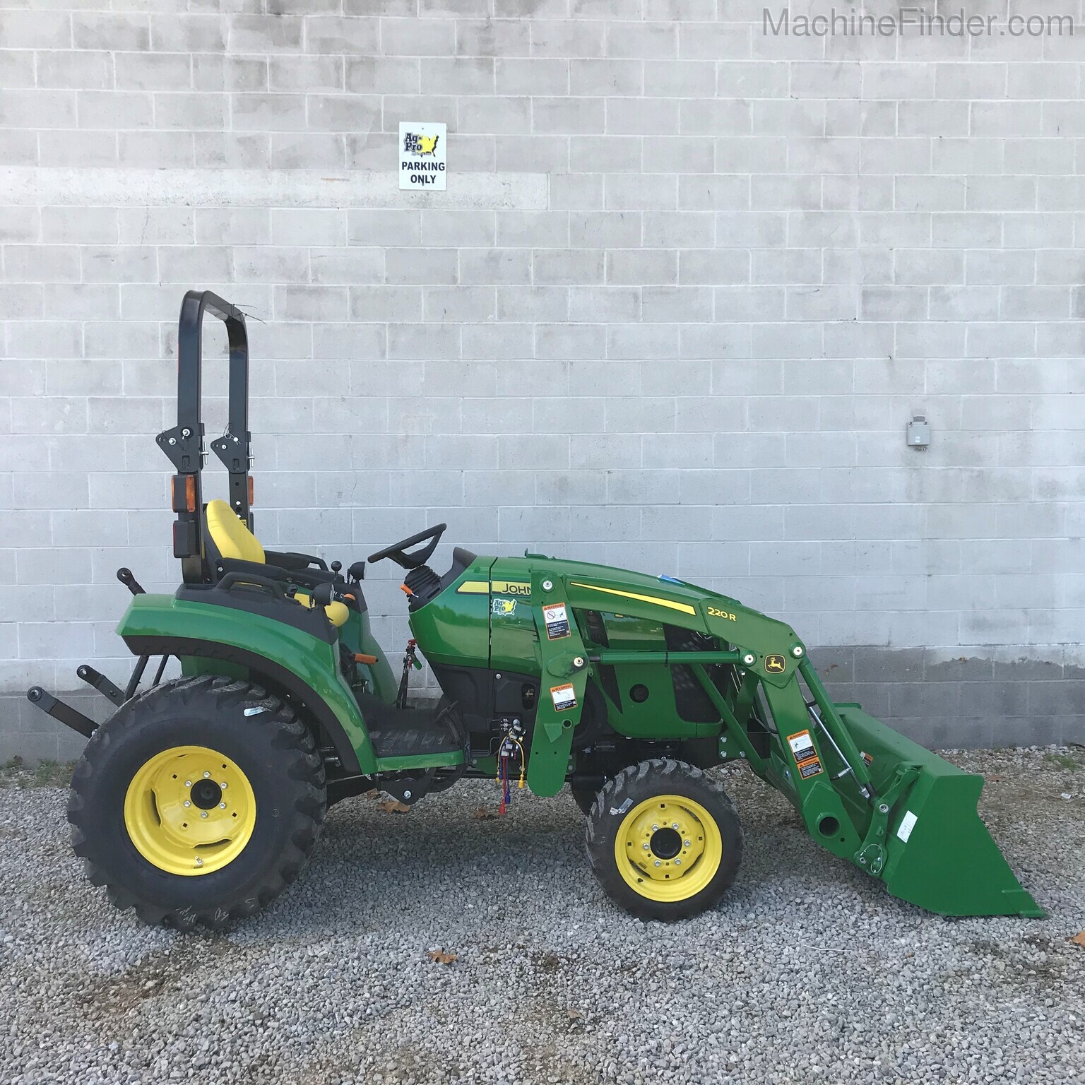 2020 John Deere 2032R Image 5