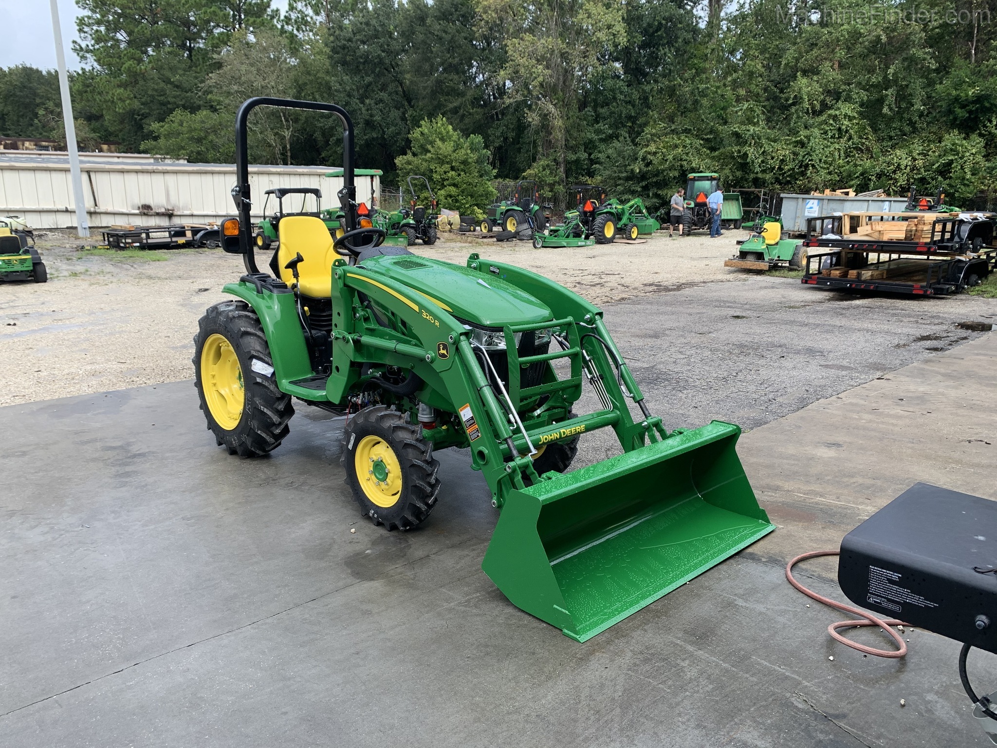 2020 John Deere 3046R Image 1