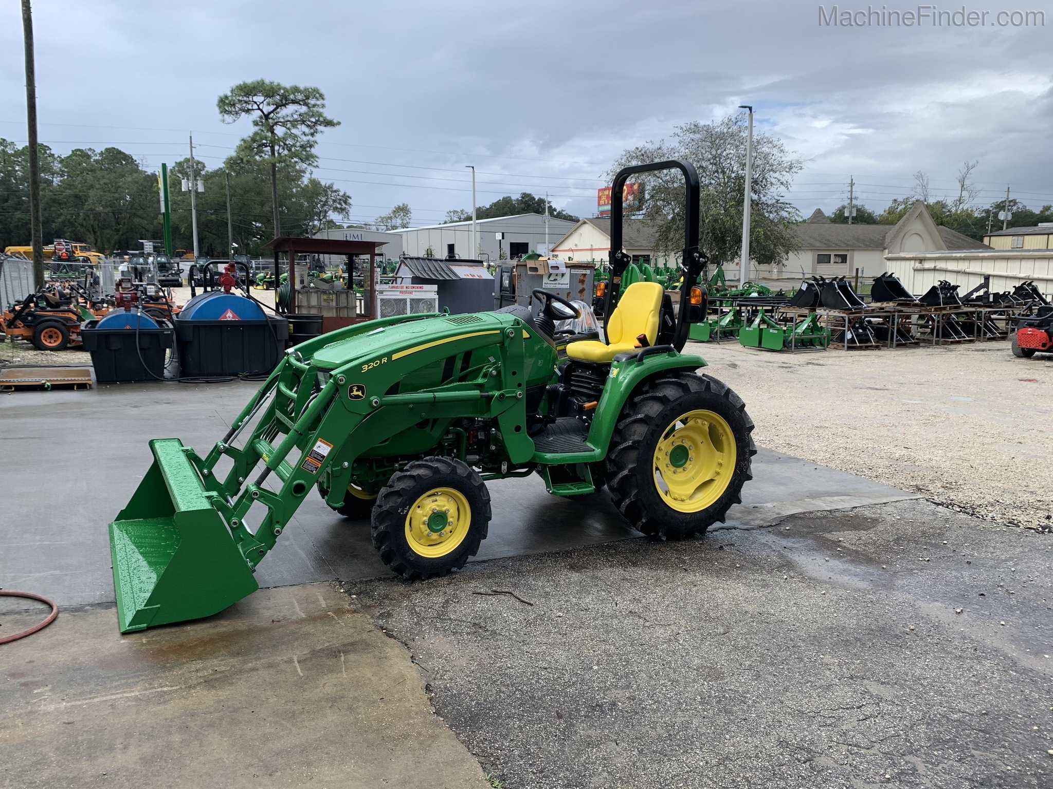 2020 John Deere 3046R Image 2