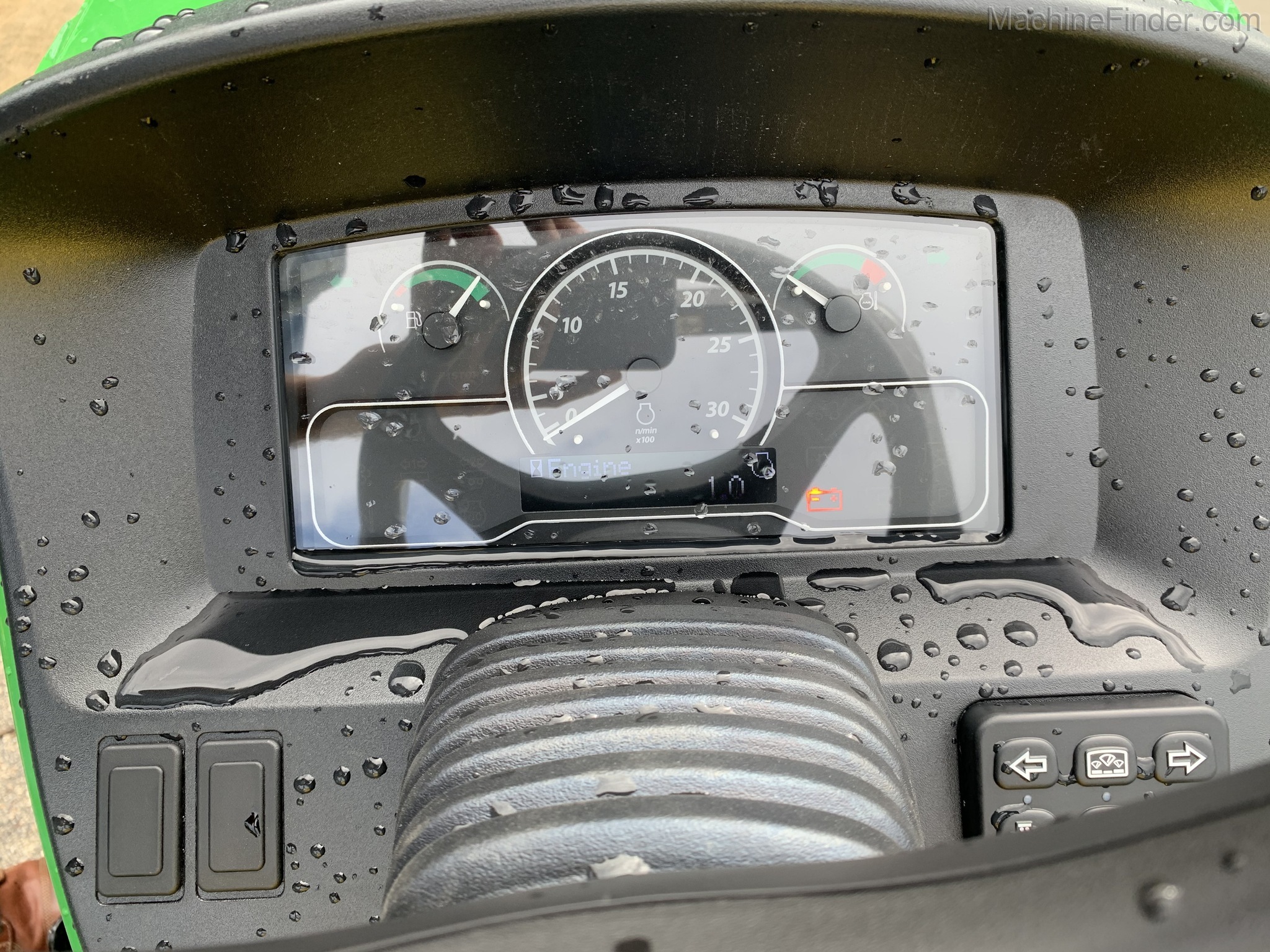 2020 John Deere 3046R Image 9