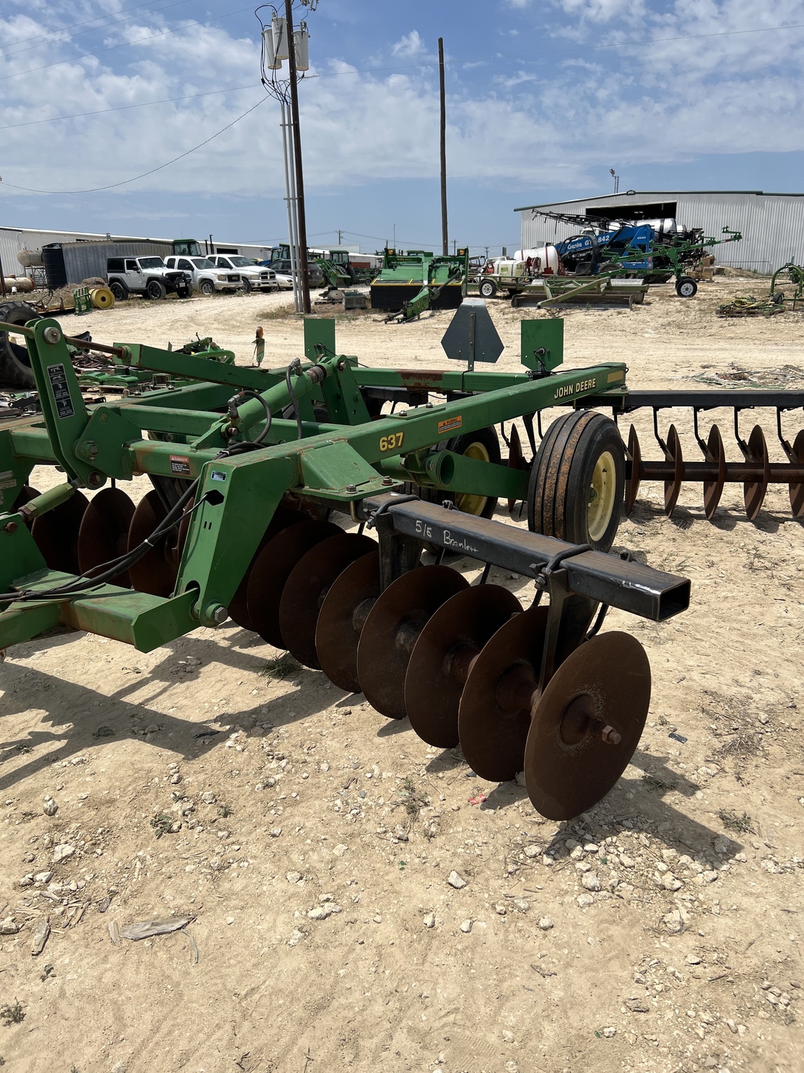 John Deere 637 Image 3