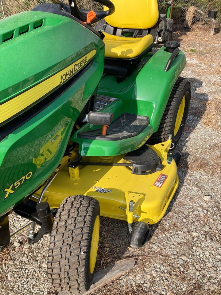 2025 John Deere X570 Image 3