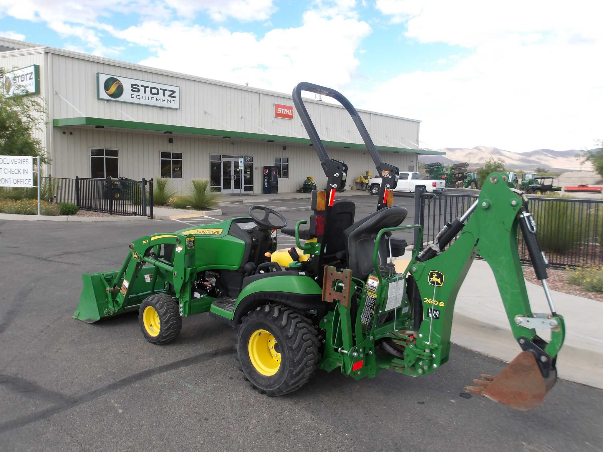 2020 John Deere 1025R Image 7