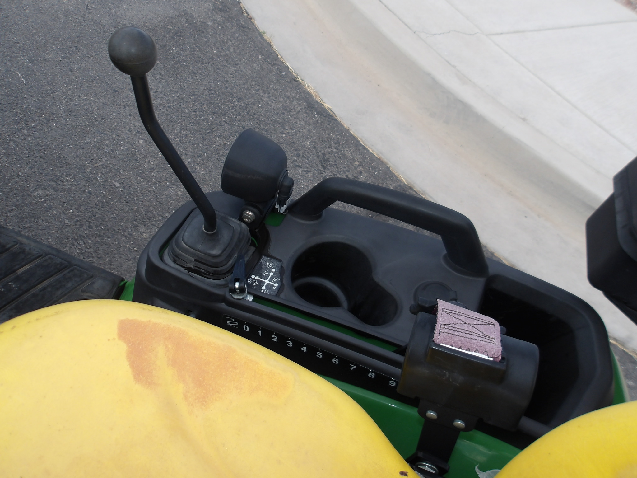 2020 John Deere 1025R Image 19