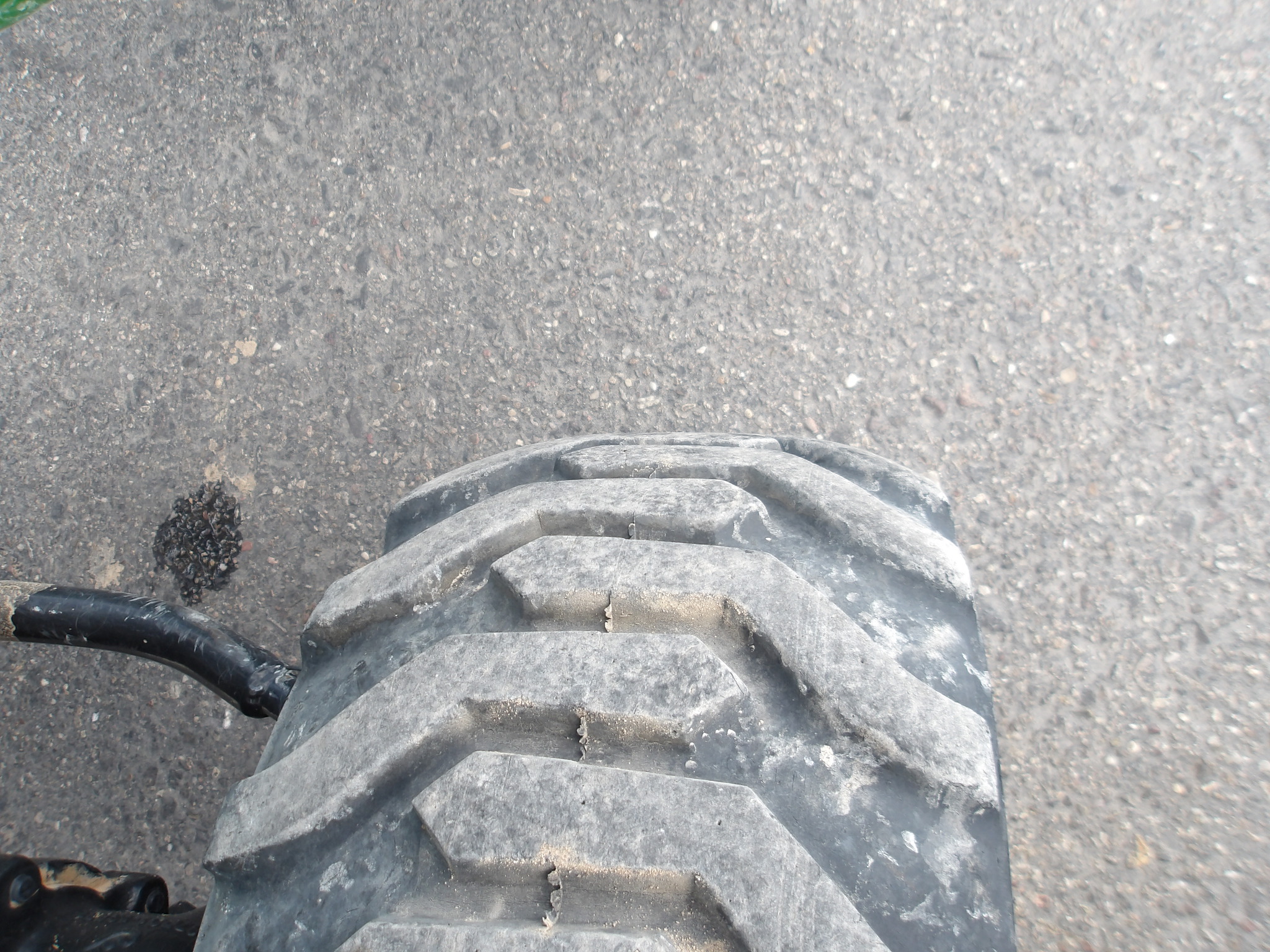 2020 John Deere 1025R Image 12