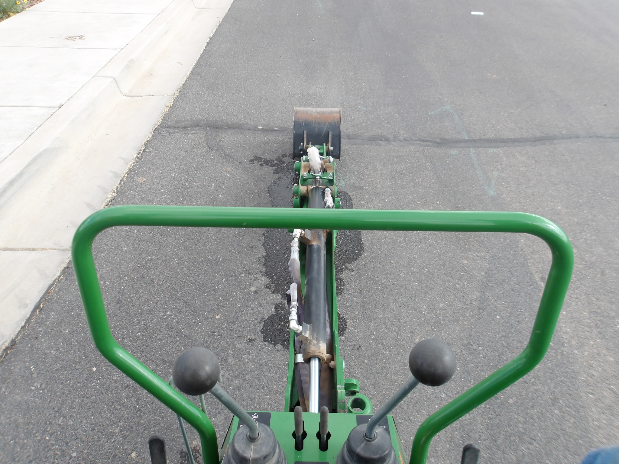 2020 John Deere 1025R Image 24