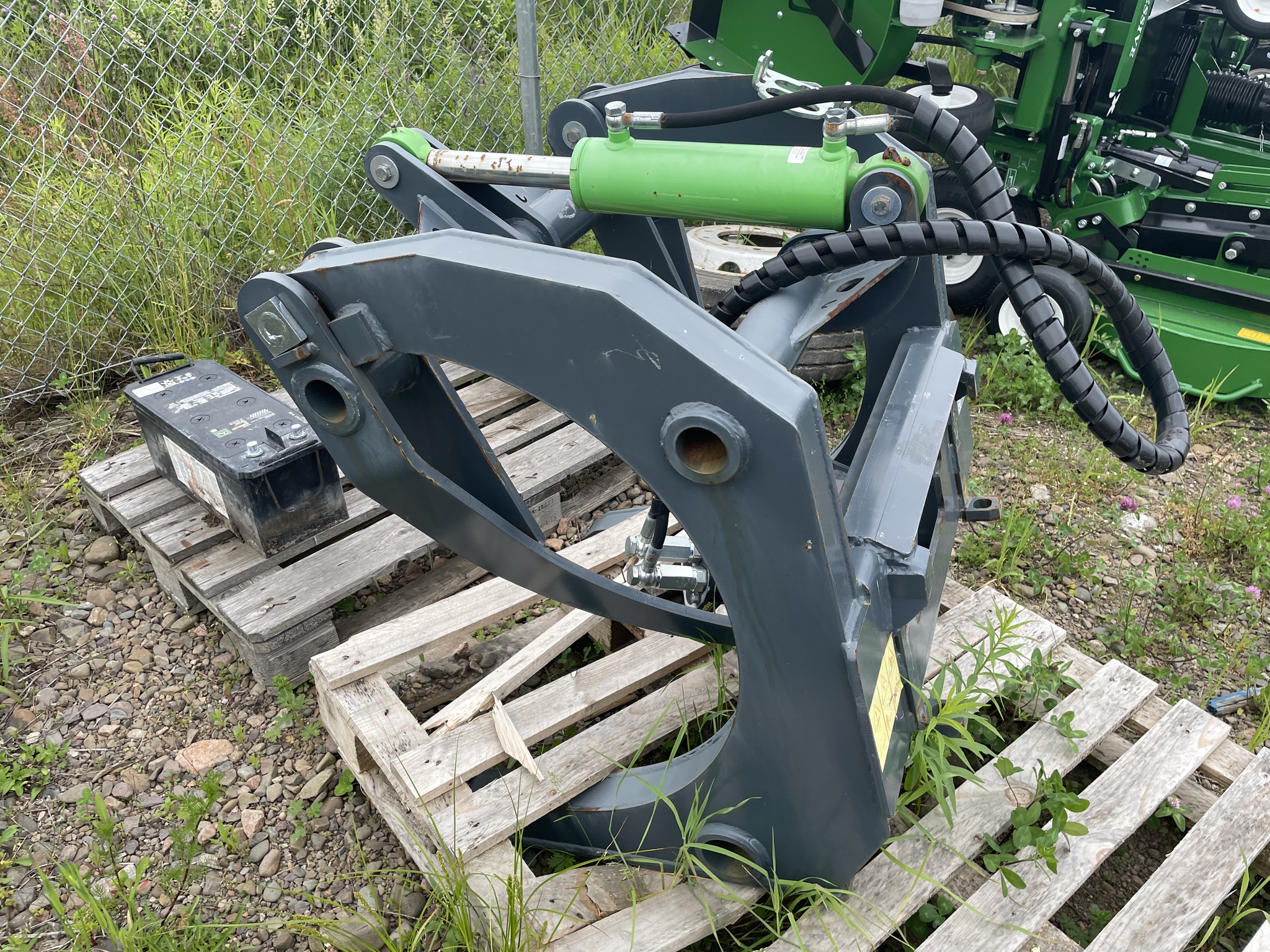 2022 Avant log grapple Image 1