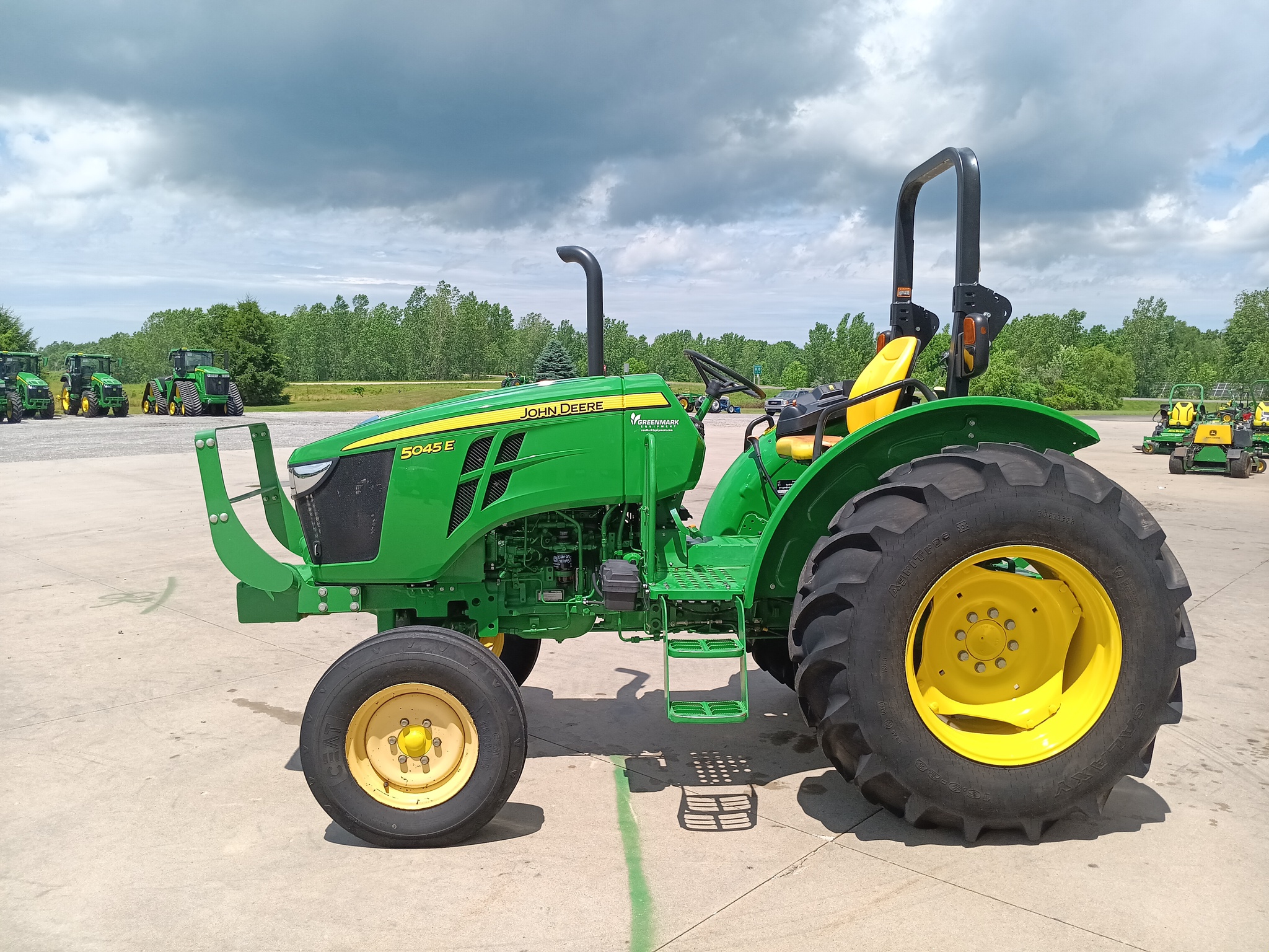 2022 John Deere 5045E Image 5