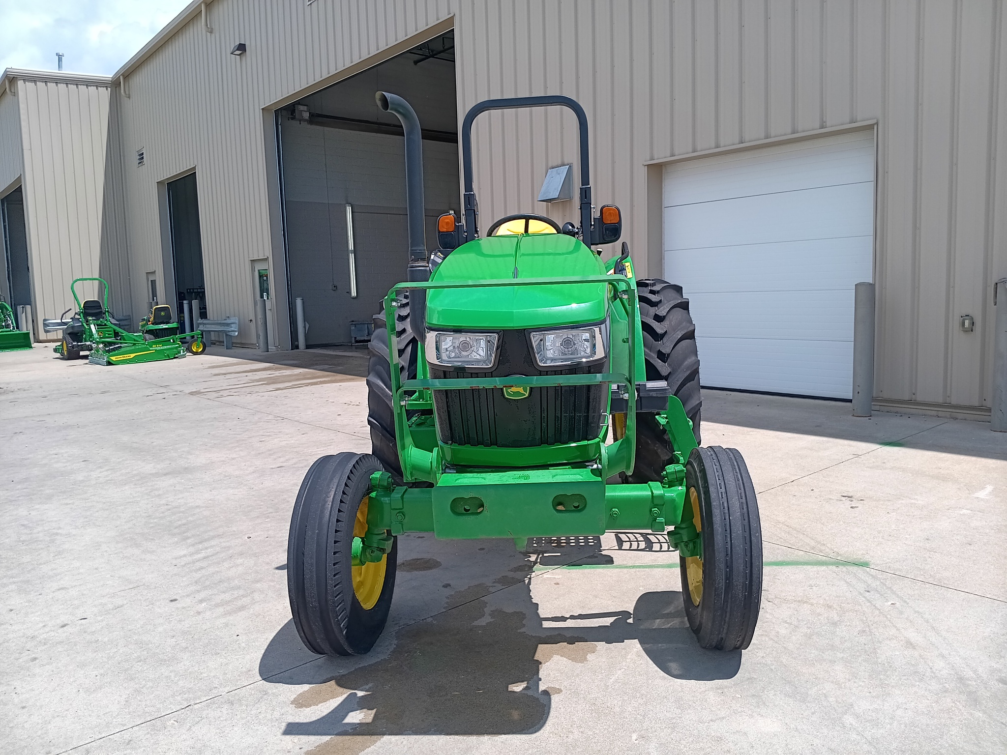 2022 John Deere 5045E Image 3