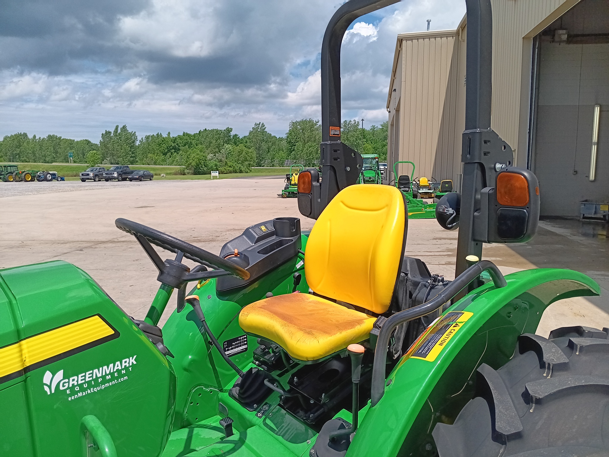 2022 John Deere 5045E Image 6