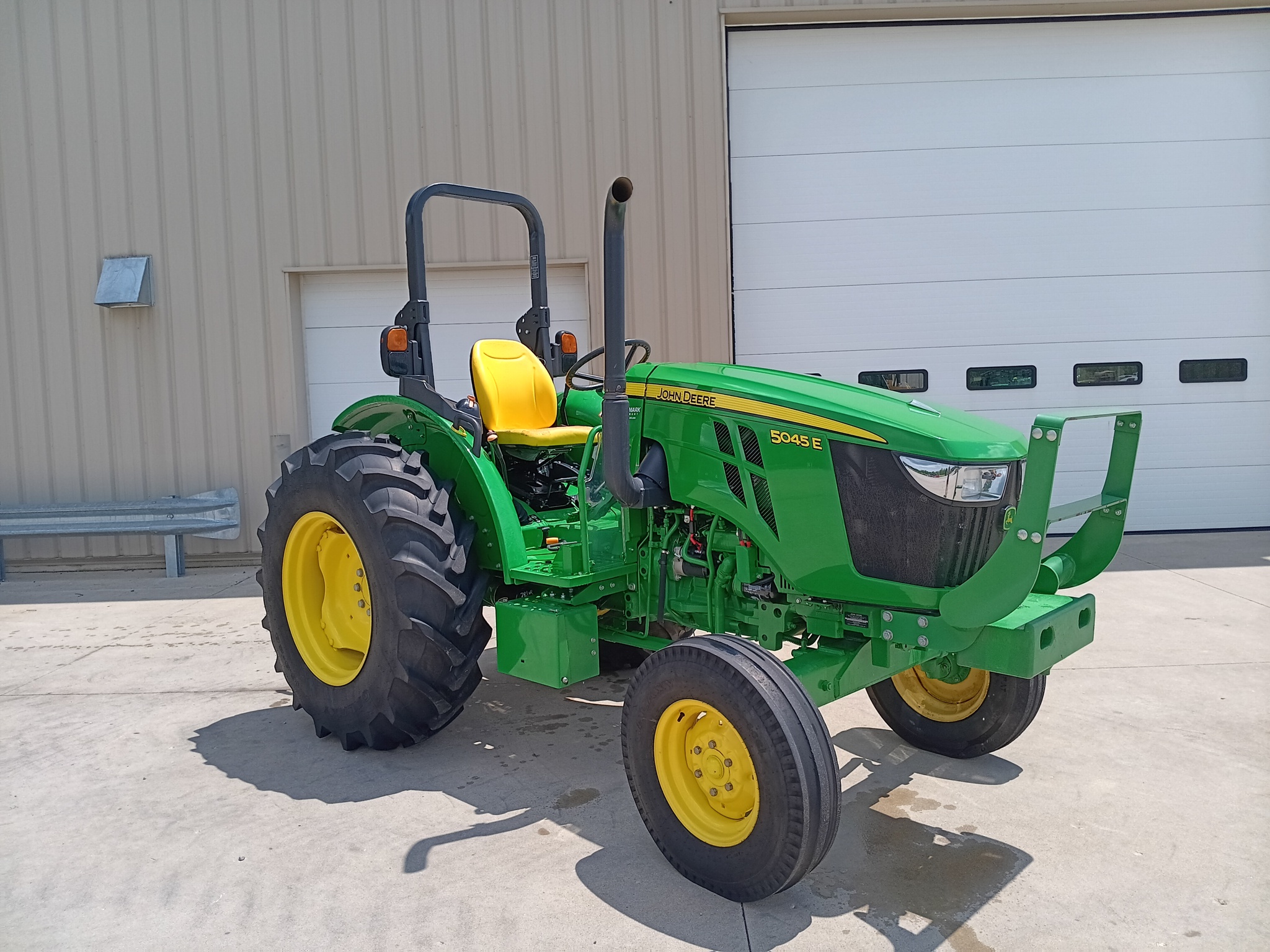 2022 John Deere 5045E Image 1