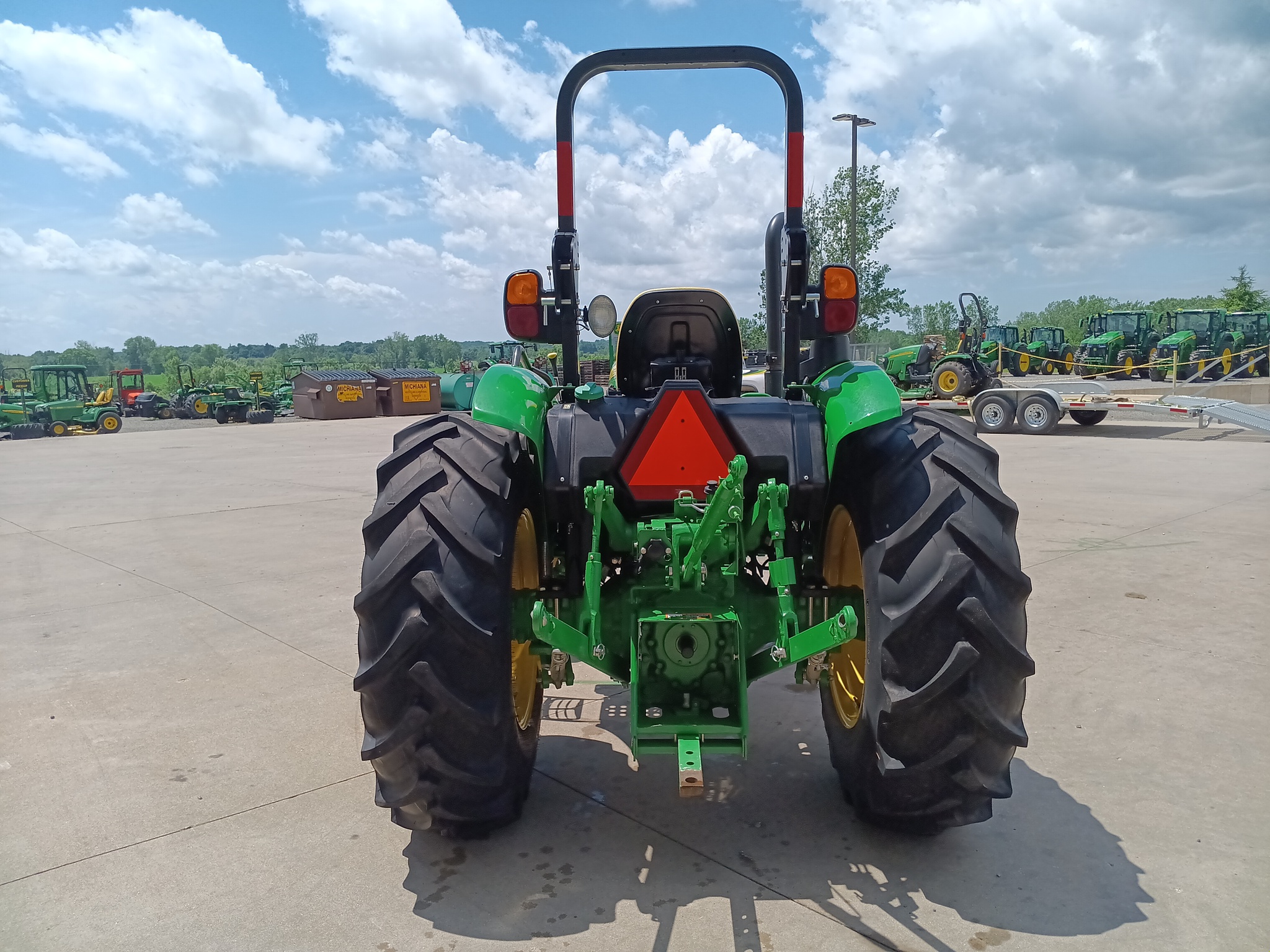 2022 John Deere 5045E Image 9