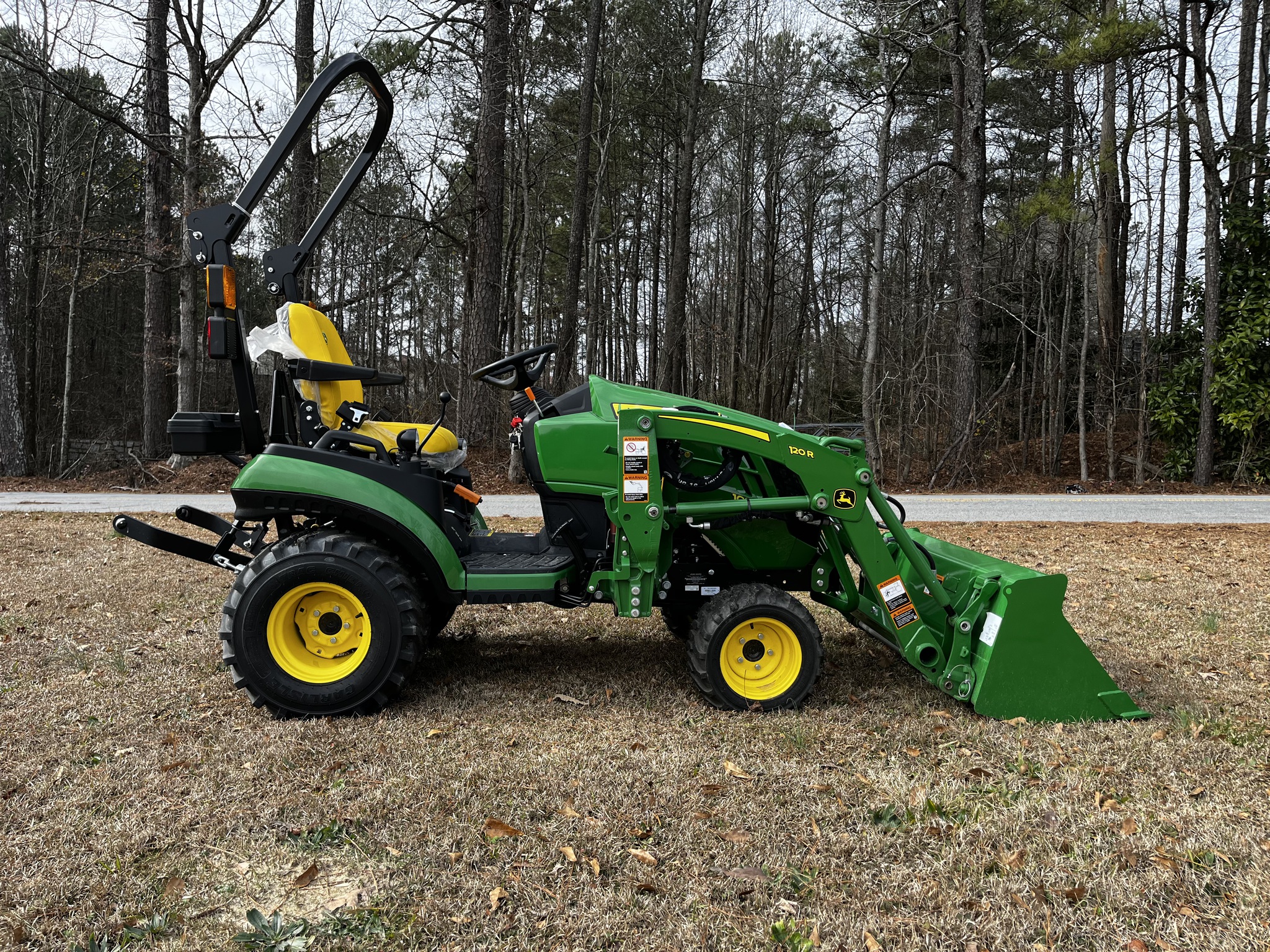 2024 John Deere 1025R Image 6