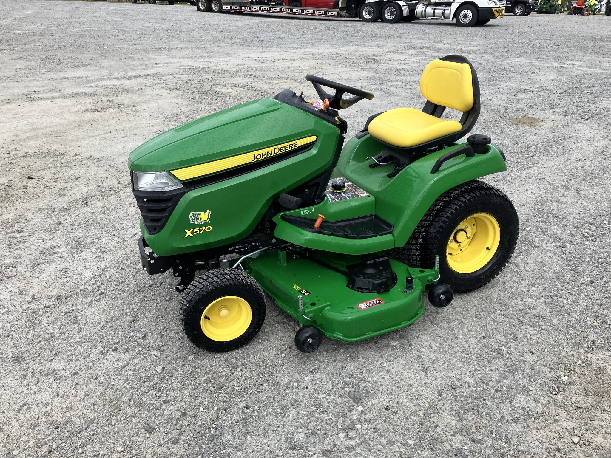 2024 John Deere X570 Image 3