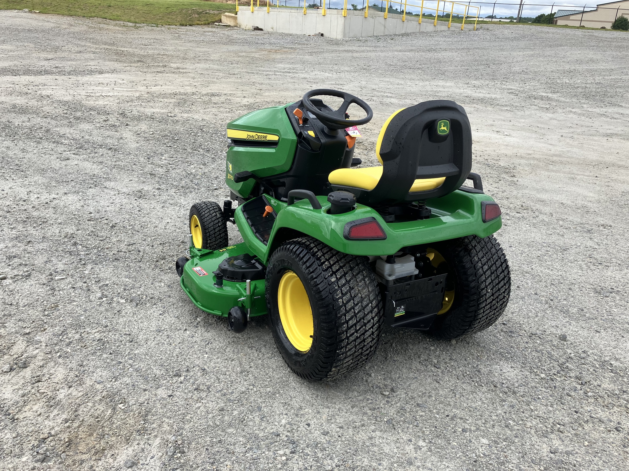 2024 John Deere X570 Image 4
