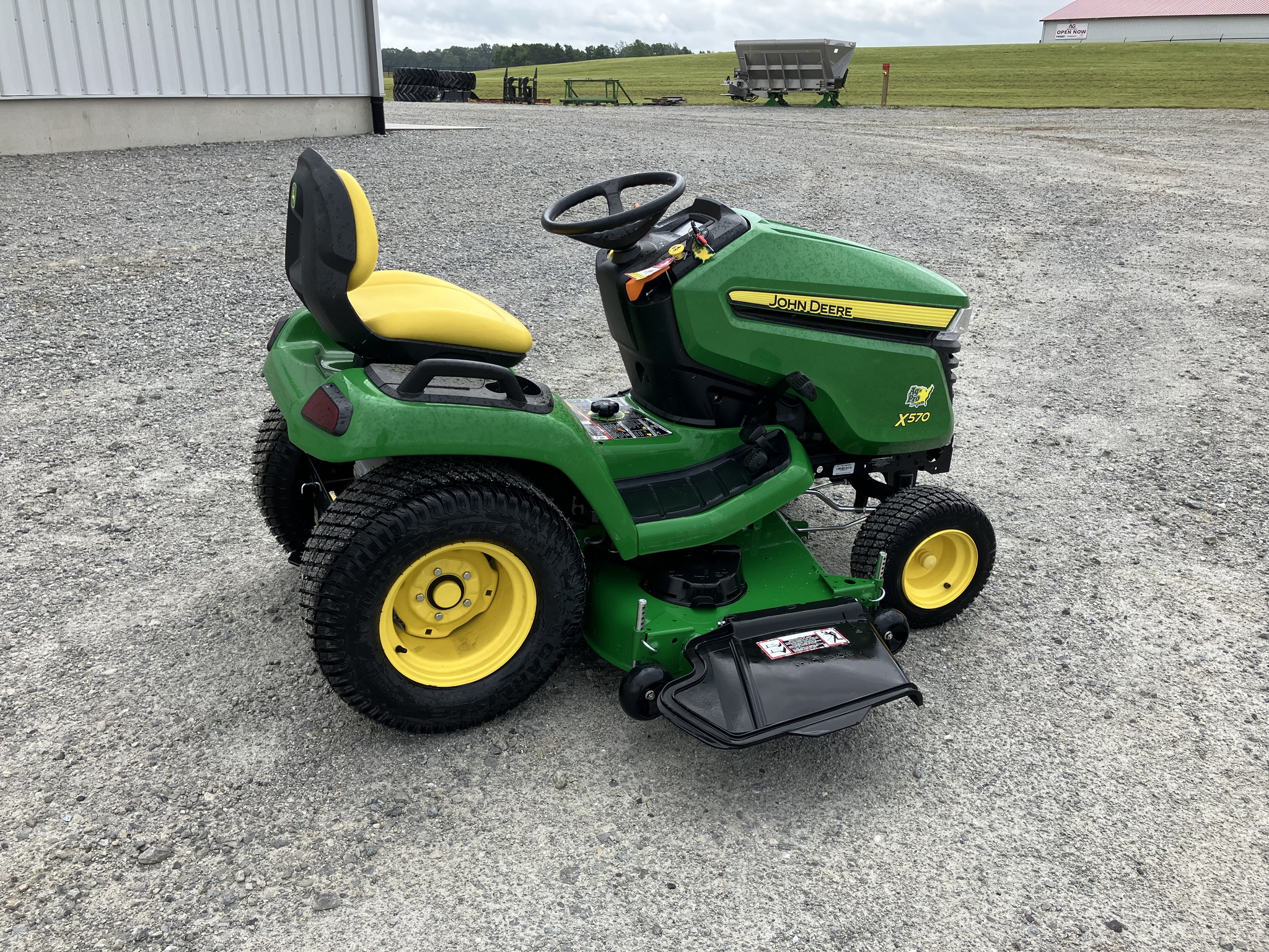2024 John Deere X570 Image 6