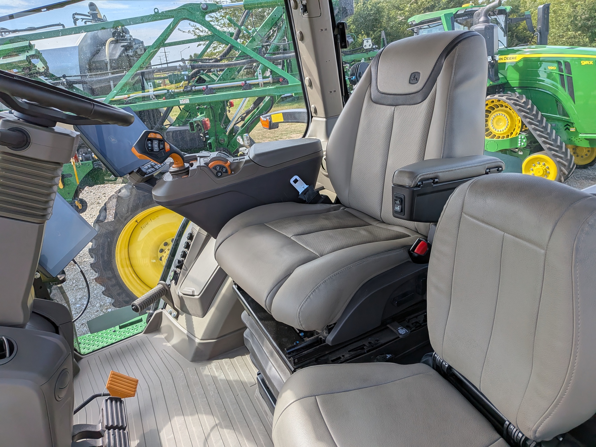  2024 John Deere 8R 370 at Heritage Tractor in Galesburg, IL