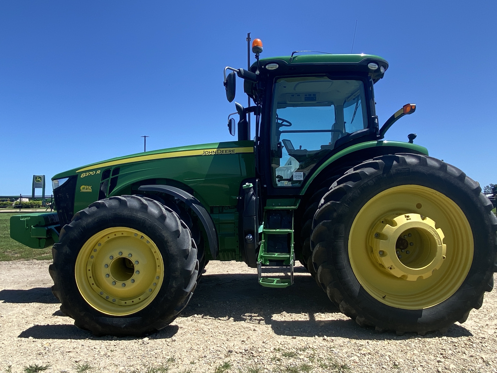 2015 John Deere 8370R Image 8