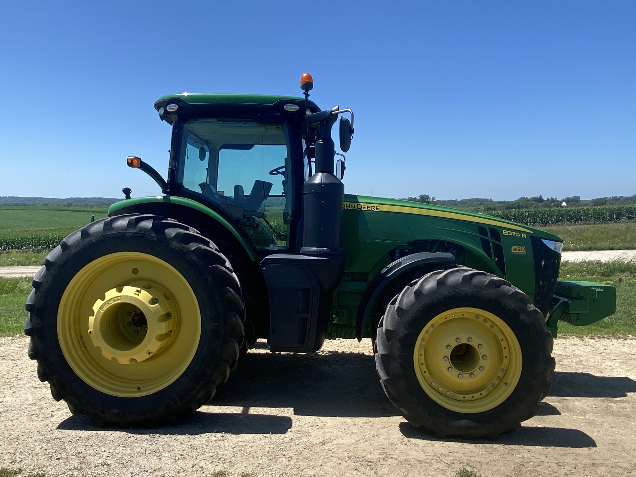 2015 John Deere 8370R Image 4