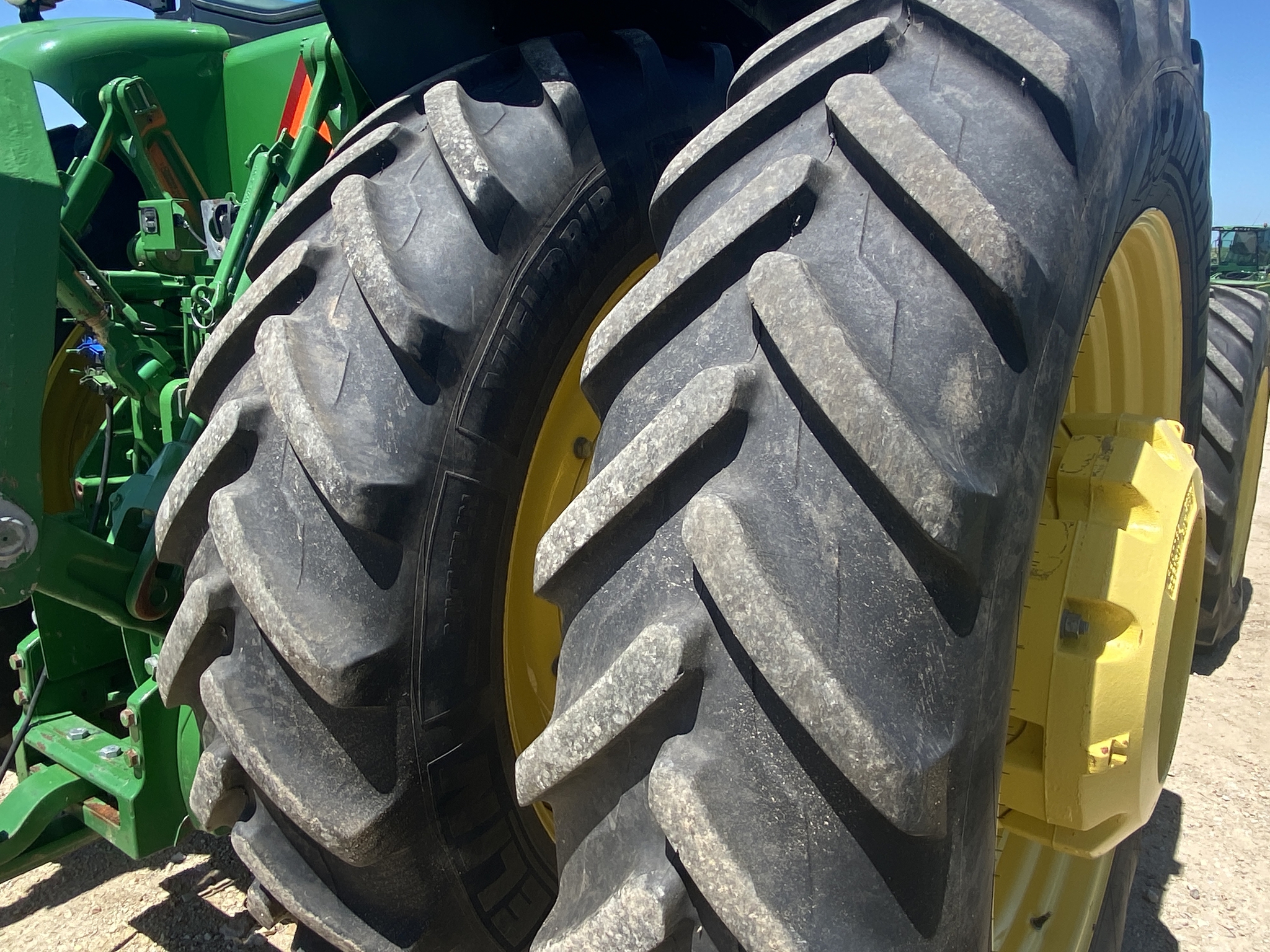 2015 John Deere 8370R Image 14