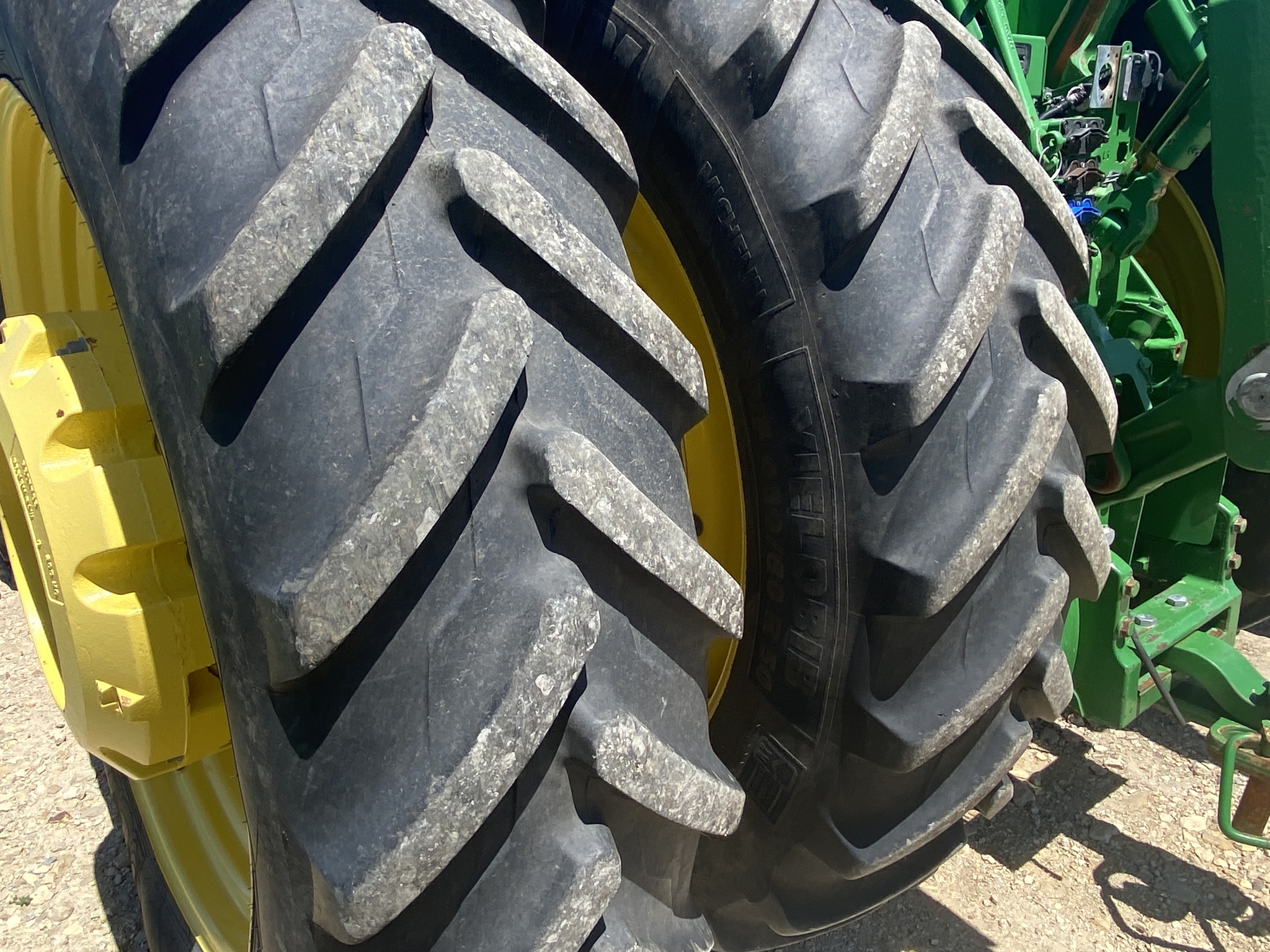 2015 John Deere 8370R Image 16