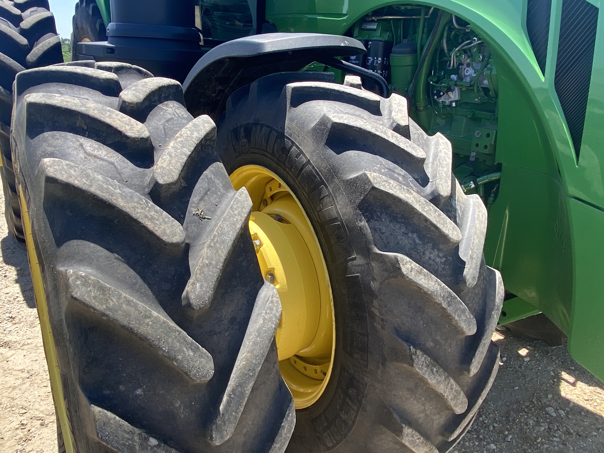 2015 John Deere 8370R Image 11