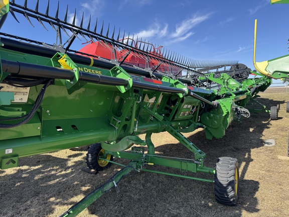 Used 2023 John Deere HD45R Combine Platforms at Horizon Ag & Turf in Warburg, AB - Photo3