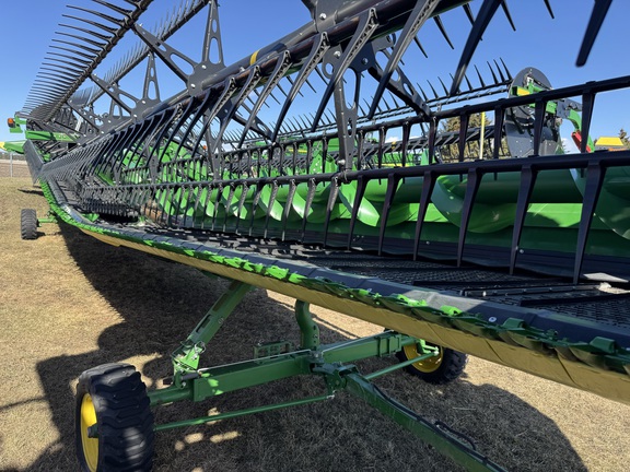 Used 2023 John Deere HD45R Combine Platforms at Horizon Ag & Turf in Warburg, AB - Photo4
