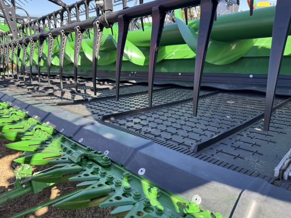 Used 2023 John Deere HD45R Combine Platforms at Horizon Ag & Turf in Warburg, AB - Photo5