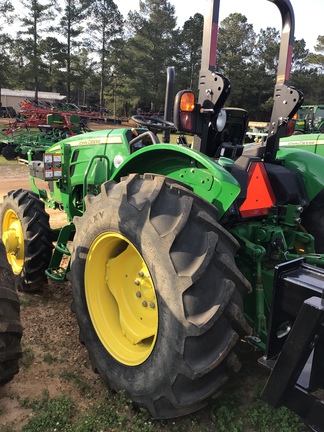 2022 John Deere 5075E Photo 6