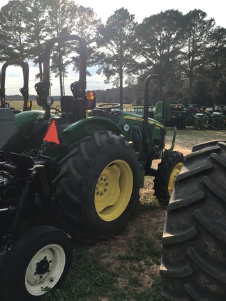 2022 John Deere 5075E Photo 4