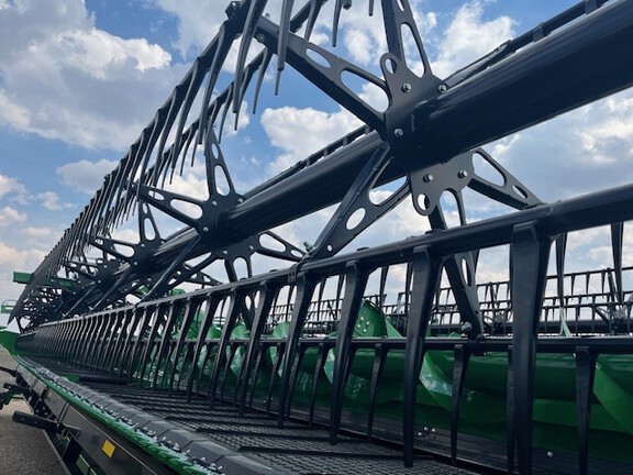 Used 2024 John Deere HD45R Combine Platforms at Horizon Ag & Turf in Lloydminster, AB - Photo6