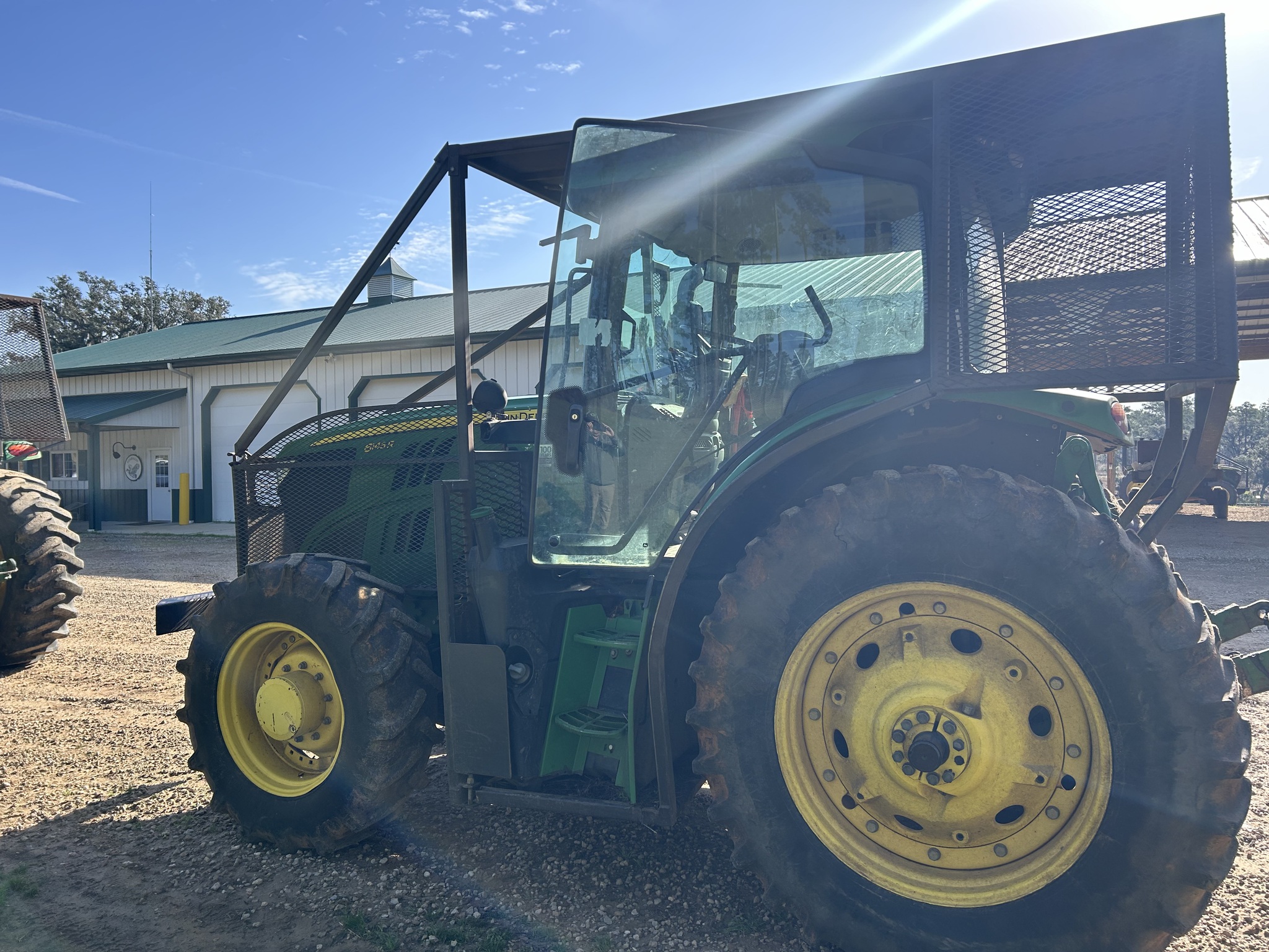 2018 John Deere 6145R Image 6