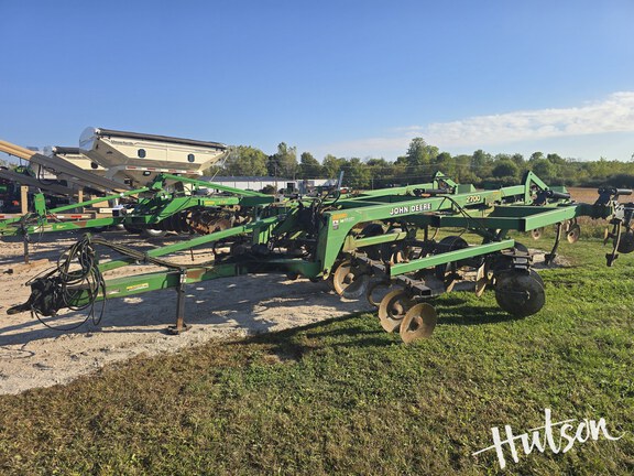 Photo of 2001 John Deere 2700