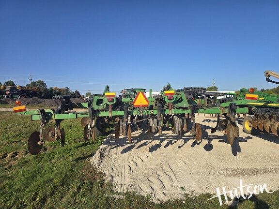 Photo of 2001 John Deere 2700