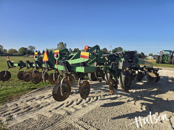 Photo of 2001 John Deere 2700