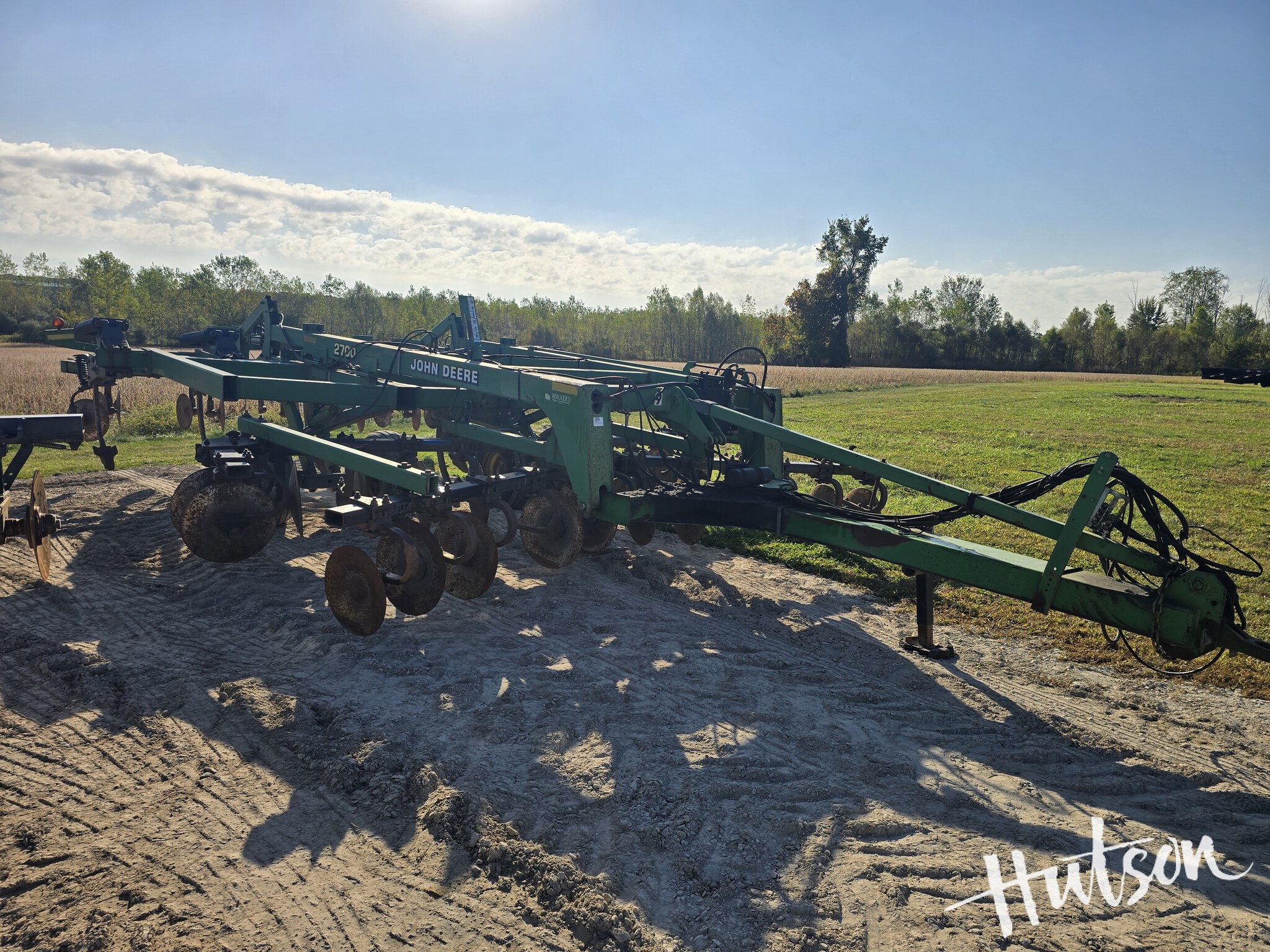 2001 John Deere 2700