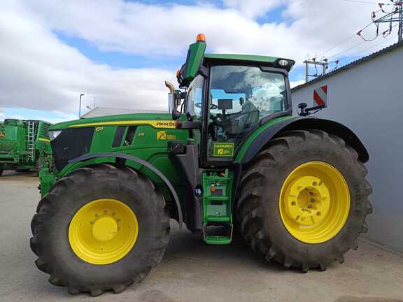 John Deere 6R 215