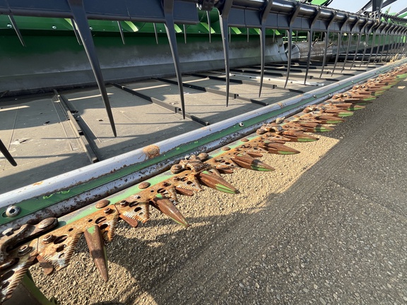 Used 2010 John Deere 640D Combine Platforms at Horizon Ag & Turf in Lloydminster, AB - Photo9