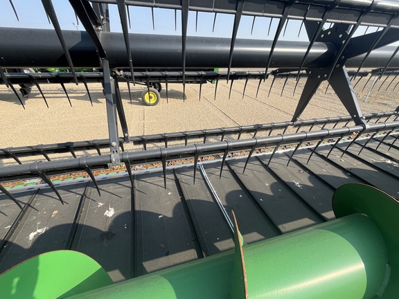 Used 2010 John Deere 640D Combine Platforms at Horizon Ag & Turf in Lloydminster, AB - Photo14