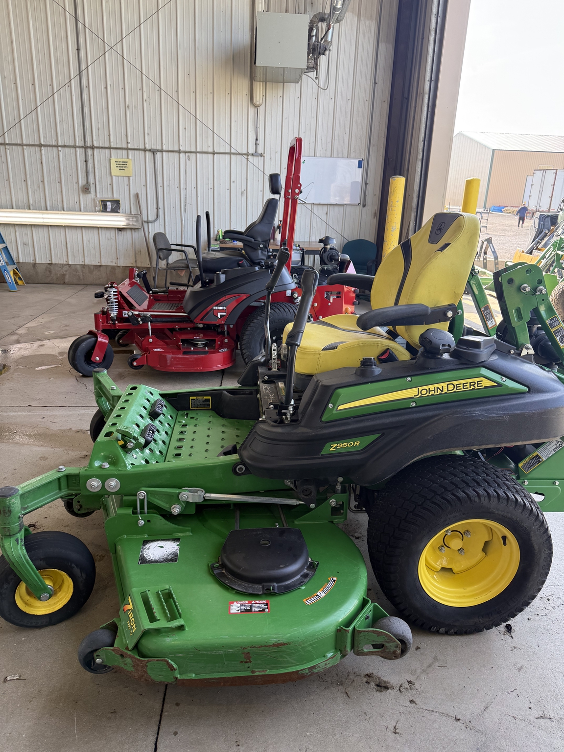 2022 John Deere Z950R Image 3