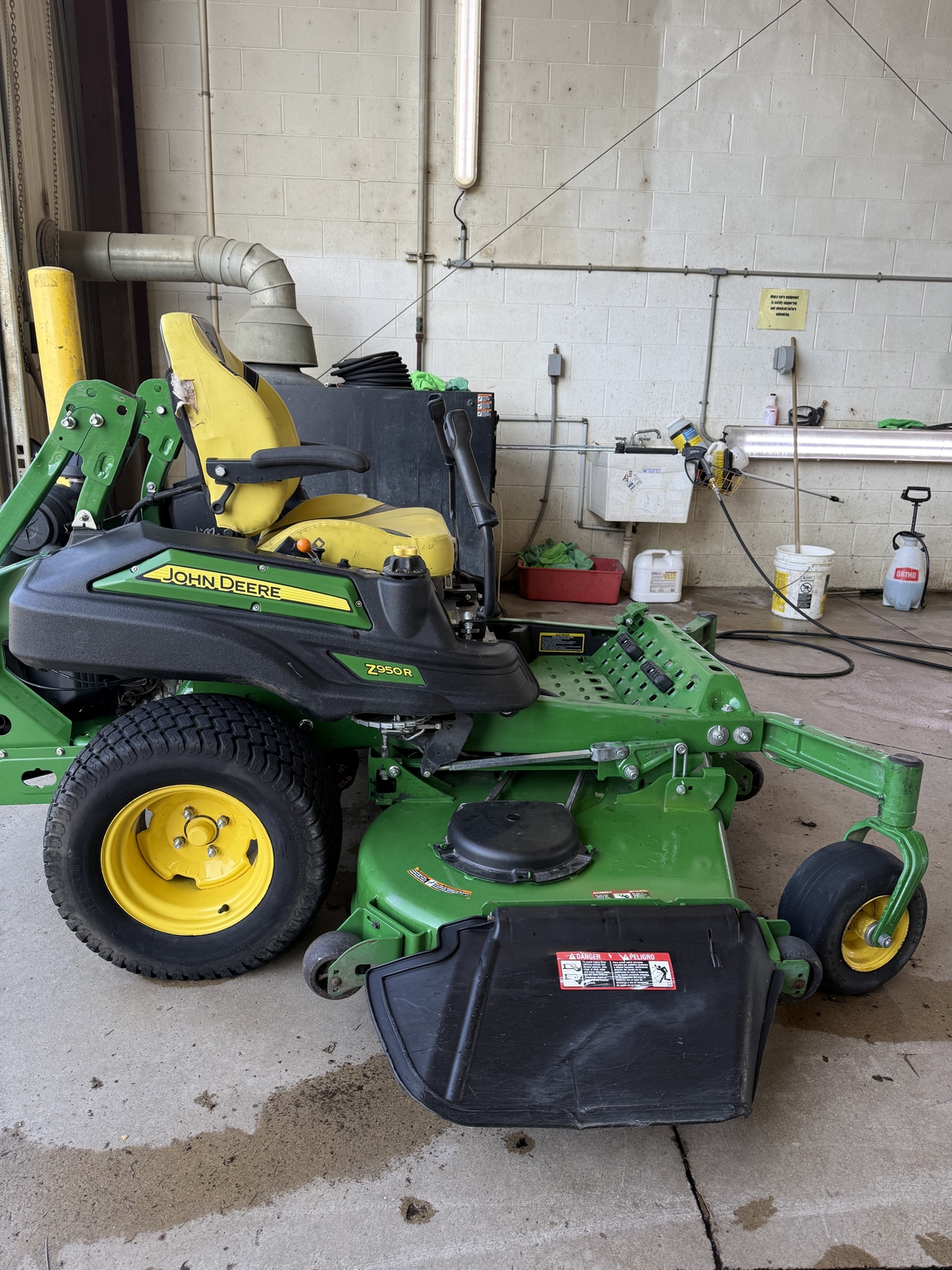 2022 John Deere Z950R Image 6