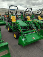 2024 John Deere 1025R with Top and Tilt